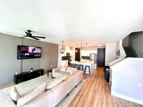 Loop, New Luxurious Large 3BR House, Sleeps 9 with Free Parking